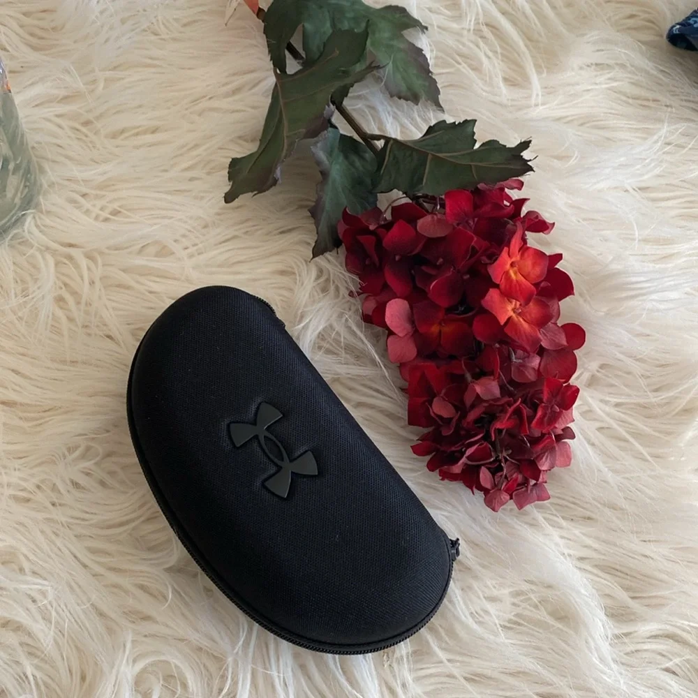 UNDER ARMOUR glasses case - Picture 2 of 8